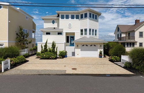 Harvey Cedars House | Stunning bayfront w/private bay beach and dock