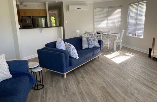 Yorkeys Knob Apartment | Stunning Beachfront Apartmentn