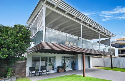 Buddina House | Stunning, Beachfront Dream Home - ZA3
