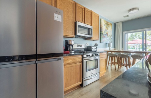 Queens House | Stunning Beachside Home In Big Apple - Best of Both Worlds!
