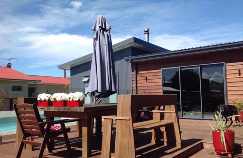 Mapua House | Stunning Bed and Breakfast on water edge