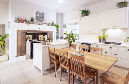 Bradninch House | Stunning Big House sleeps 16 Devon dog friendly, Devonn