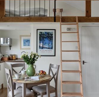 Rogate Apartment | Stunning Cabin with incredible views near Goodwood