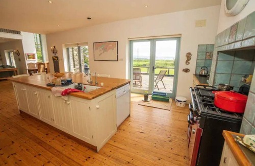 Schull House | Stunning Coastal hideaway in West Cork, sea view, perfect for hikers