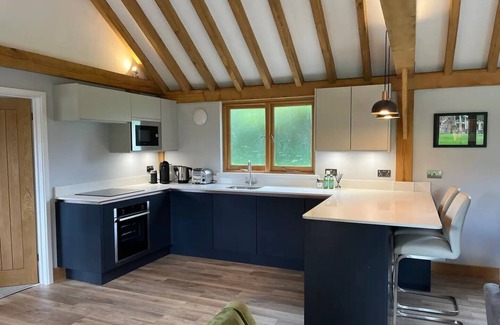 Longparish House | Stunning contemporary oak-framed village barn