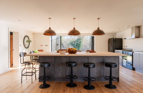 Moreton-in-Marsh Cottage | Stunning, contemporary, dog friendly holiday home - The Cosh