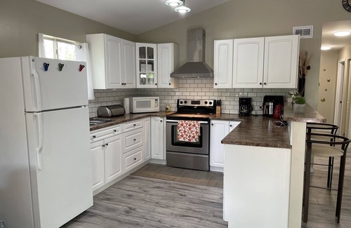 Manitoba Cottage | Stunning cottage for family and friends, 4 mins drive to golf course.