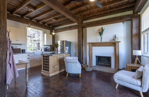 Rose Valley House | Stunning cottage on beautiful farm close to beaches and cafes