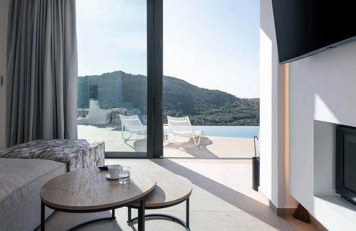 Kantanos-Selino Villa | Stunning countryside views, full privacy, relaxing ambiance and infinity pool!