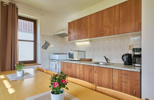 Starkov House | Stunning private villa with pool, WIFI, TV, patio, pets allowed, panoramic view and parking