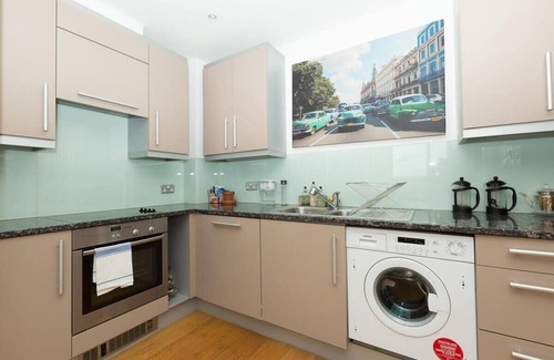 Shadwell Apartment | Stunning East London 2 Bed Apartment With Views