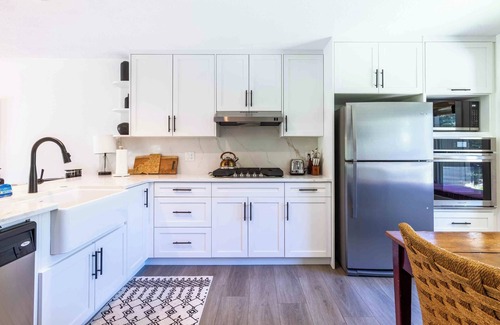 Elkhorn Village Condo | Stunning Elkhorn Condo with Sauna, Hot Tub, + More!