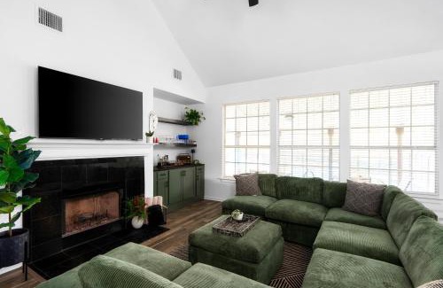 Pflugerville House | Stunning Family Home with Pool & Hot Tub - Sleeps 17
