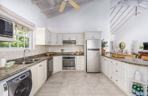 Gibbs Bay House | Stunning Family Villa with Private Pool Near Beach - Gibbs Glade Villa
