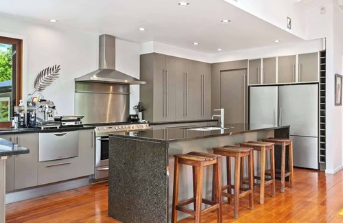 Taupo House | Stunning Four Bedroom Home near the lake