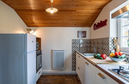 Loctudy House | Stunning private villa for 4 people with WIFI, TV, terrace, pets allowed and parking