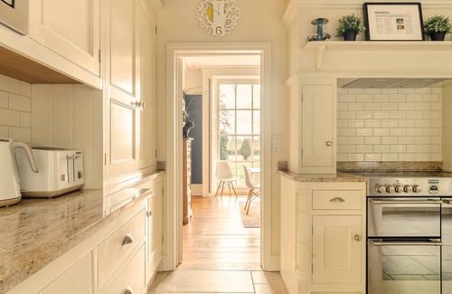 Hopton House | Stunning Georgian Home in heart of The Norfolk Broads Sleeps 10.