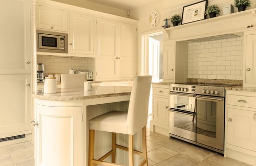 Hopton House | Stunning Georgian House - Sleeps 8 - Heart of Norfolk Broads
