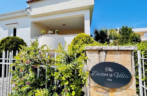 Kato Diminio Villa | Stunning Greek Villa-private pool-beach-sleeps 8