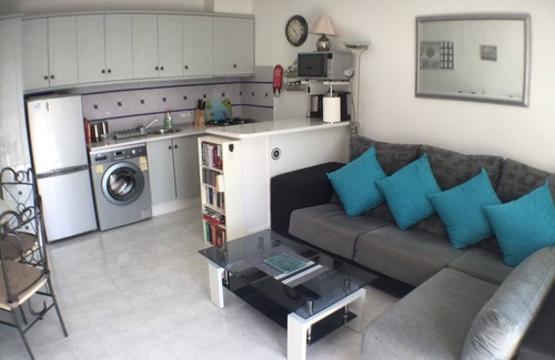 Quesada Apartment | Stunning Ground Floor Apt. near Beach ,Wifi Fibre Optic incl.