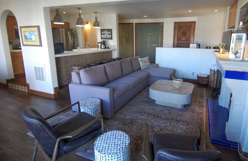 Avalon Condo | Stunning Hamilton Cove Condo with 6 Seat Golf Cart
