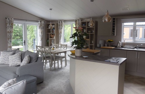 Woodfalls Ski Chalet | Stunning Holiday Lodge on Edge of New Forest