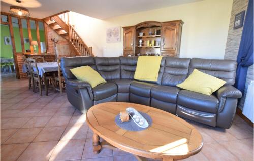 Criquetot-lʼEsneval House | Stunning Home In Criquetot-L'esneval