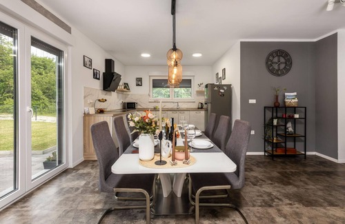Seliste Dreznicko House | Stunning home in Seliste Dreznicko