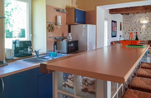 Ardentes House | Stunning home in Ardentes with kitchen