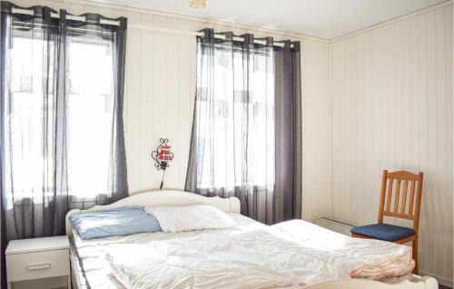 Brekke House | Stunning Home In Brekke With Kitchen