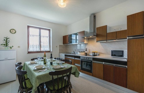 Nova Vas House | Stunning home in Brtonigla with kitchen