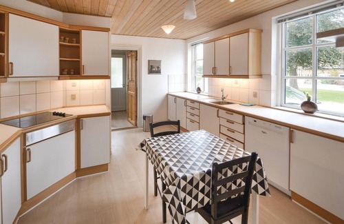 Lystrup House | Stunning home in Egå with kitchen