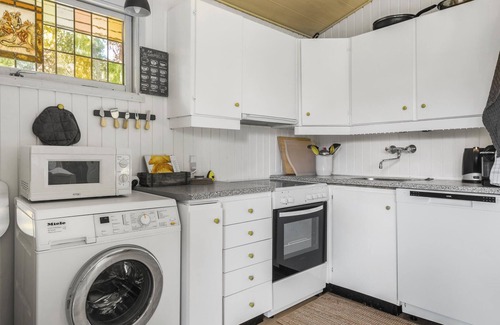 Kaldred House | Stunning home in Eskebjerg with kitchen