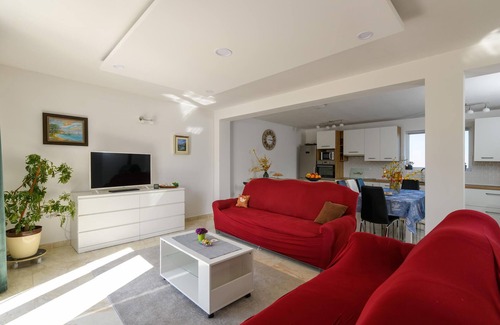 Debeljuhi House | Stunning home in Fradelani with WiFi