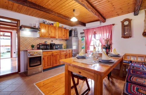 Kraljevec Sesvetski House | Stunning home in Hrascina with sauna