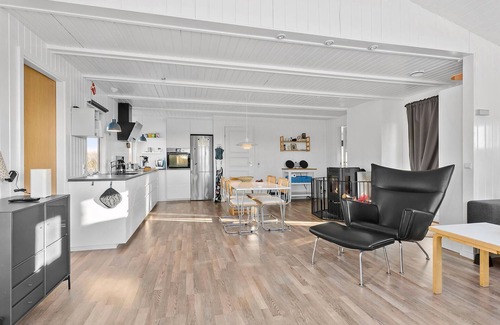 Ristinge House | Stunning home in Humble with WiFi