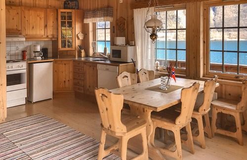 Volda House | Stunning home in Lauvstad with house sea view