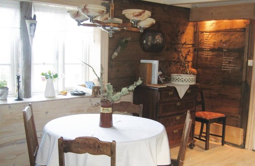 Radoy House | Stunning Home in Manger With 3 Bedrooms and Wifi
