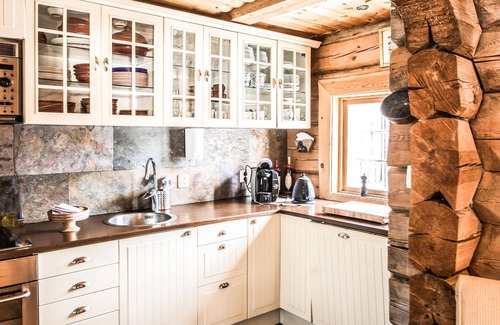 Trysil House | Stunning home in østby with kitchen