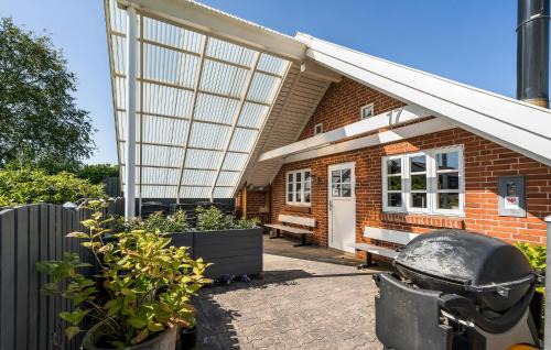 Floutrup House | Stunning Home In Roslev With Kitchen