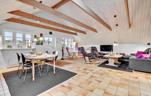 Floutrup House | Stunning Home In Roslev With Kitchen