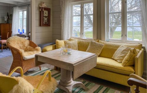 Heroy House | Stunning Home In Runde With Wifi