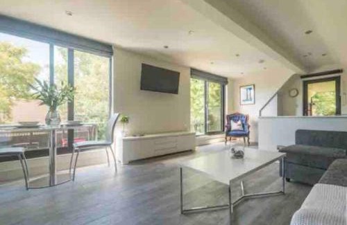 Hartwell Apartment | Stunning home with hot tub in picturesque village