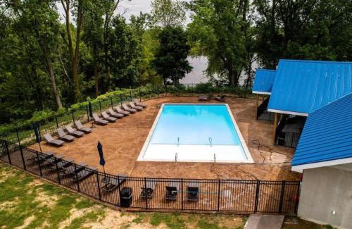 Grandville Apartment | Stunning King Bed Penthouse at The Grand Castle