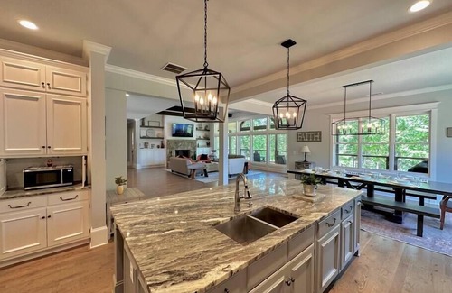 Lavonia House | Stunning Lake House w/Hot Tub & Dock
