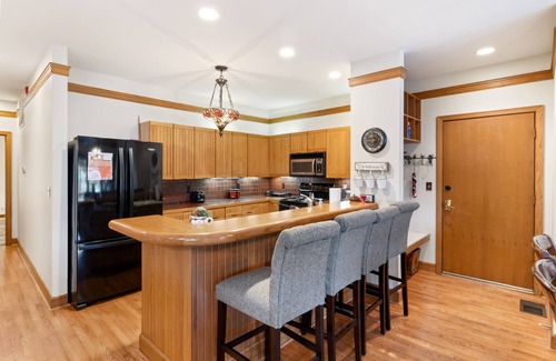 Osage Beach House | Stunning Lake Views, Pools, Wildlife, Pet-Friendly