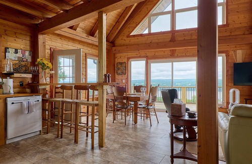 Burdett Cabin | Stunning Lake Views Wine Country,