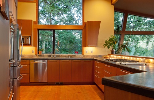 Inglewood-Finn Hill House | Stunning Lake Washington and Mount Rainier Views! Access to shared waterfront!