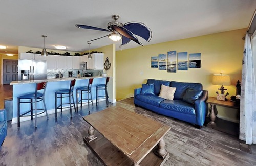 Put-in-Bay Condo | Stunning Lakefront Condo - 4 BR, 2 BA, Kitchen, Waterfront Deck -10 ppl -C113