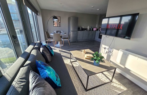 The Docks Apartment | Stunning Liverpool Dockside Apt by City SuperHost